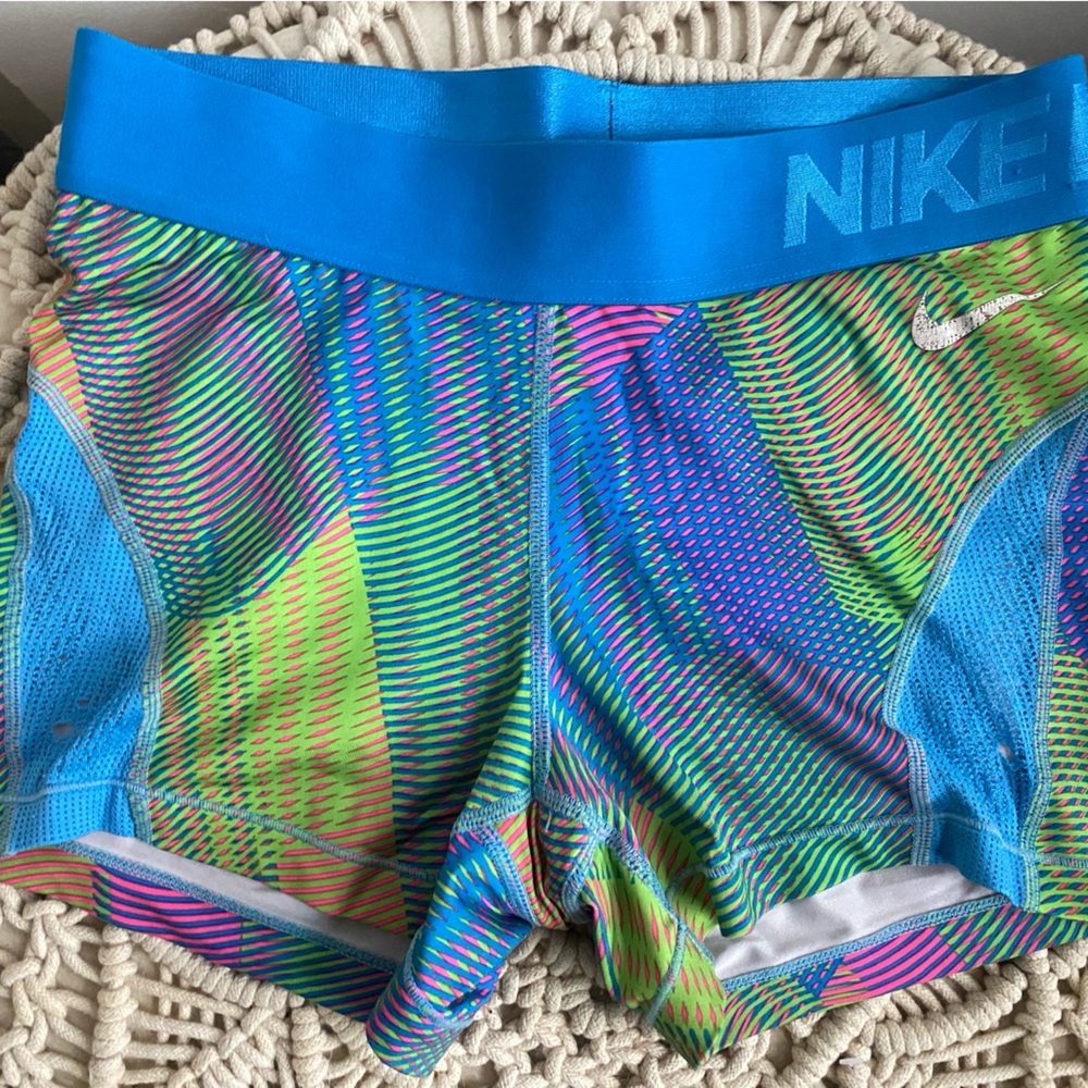 Nike Women's Vibrant Spandex Shorts - medium